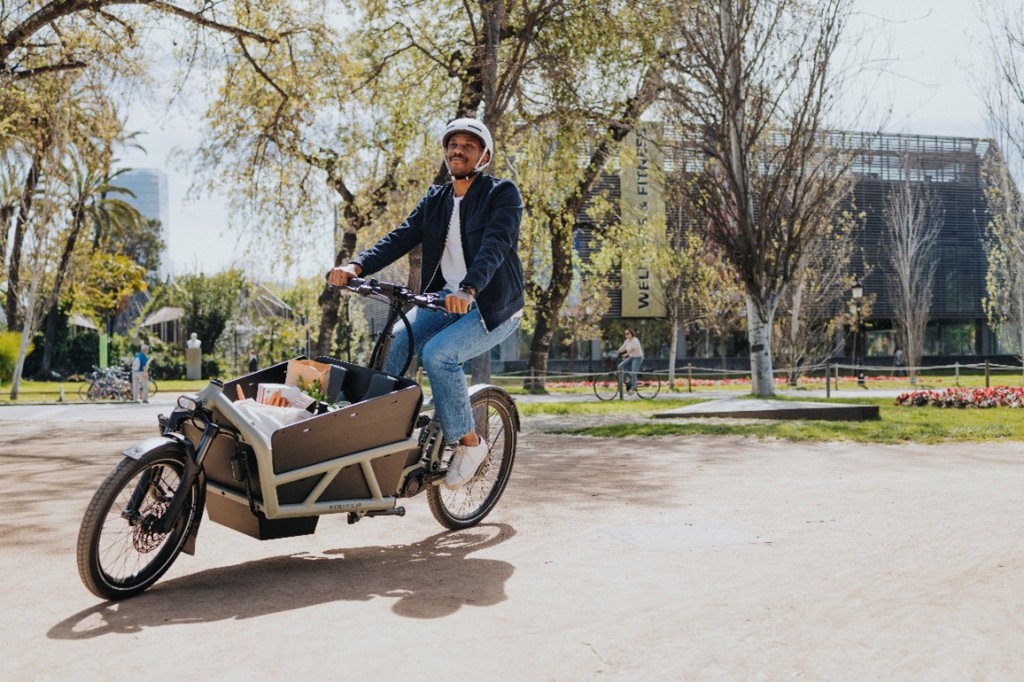 Ahora, los ciclistas de carga también pueden disfrutar de las ventajas del smart system. Bosch eBike Systems proporciona más seguridad y comodidad con el nuevo ABS Cargo y el modo Cargo. Fuente: Bosch