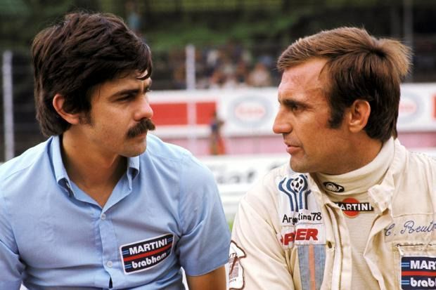 Gordon Murray (izquierda) hablando con el piloto Carlos Reutemann en el Gran Prix de Italia en 1975 (Autor: desconocido)