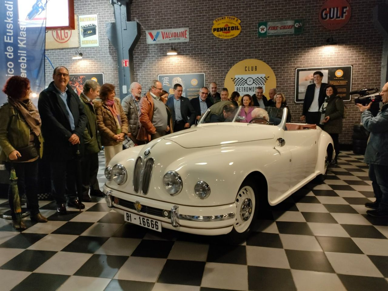 Revelación del Bristol 402 (Autor: Retromobile)