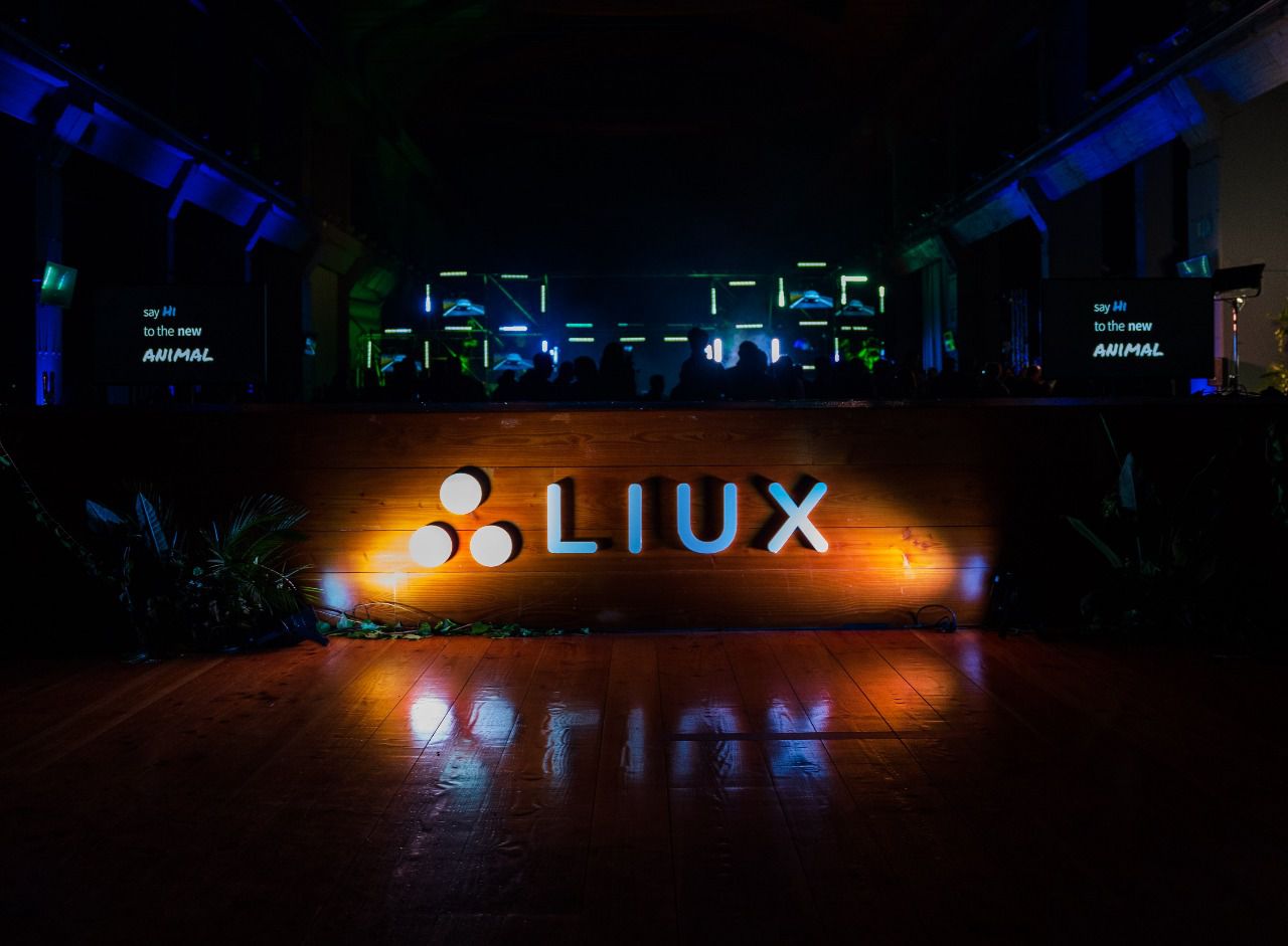 Presentación del nuevo modelo de LIUX (Autor: Raúl Crespo)