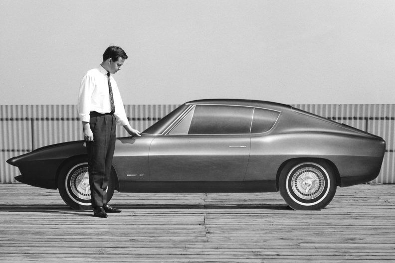 Erhard Schnell junto a una versión temprana del prototipo diseñado (Autor: Opel)