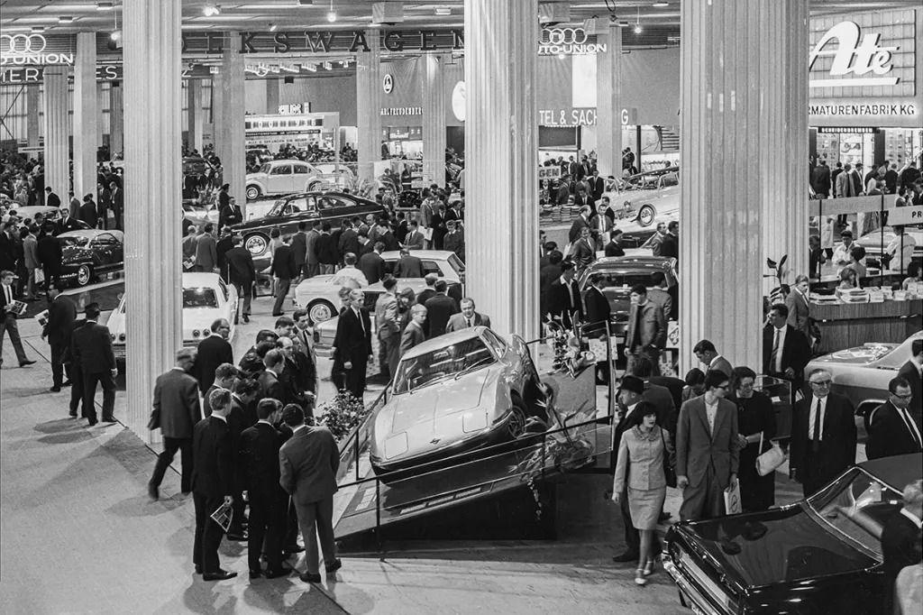 Exposición del prototipo experimental en el Salón del Automóvil de Frankfurt en 1965 (Autor: Desconocido)
