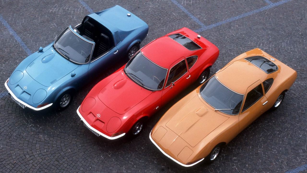 De izquierda a derecha: Opel Aero GT (1969), Opel GT (1968) y Opel Experimental GT (1965)