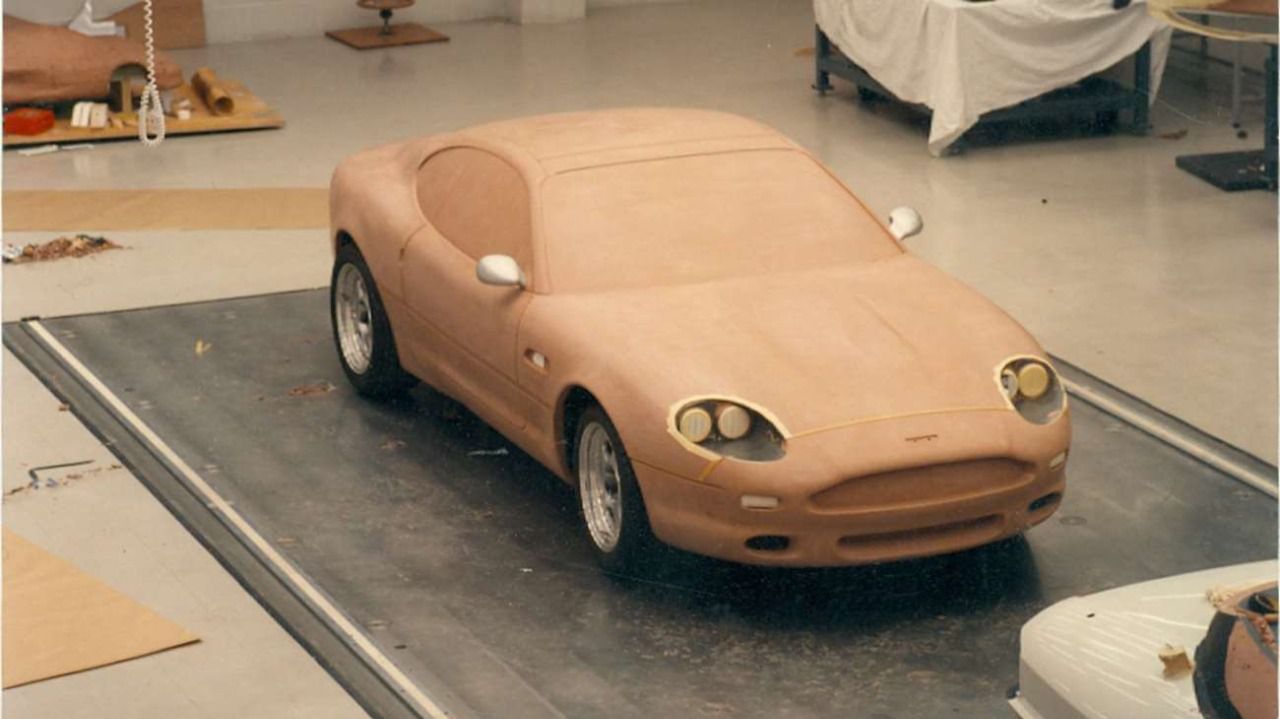 Maqueta a tamaño real del modelo DB7 modelada en arcilla (Autor: Aston Martin)