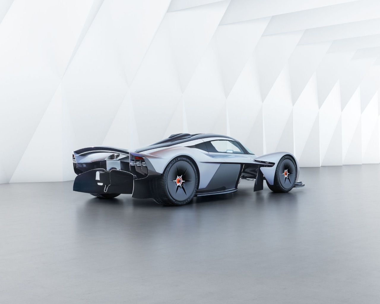 Lateral del Aston Martin Valkyrie