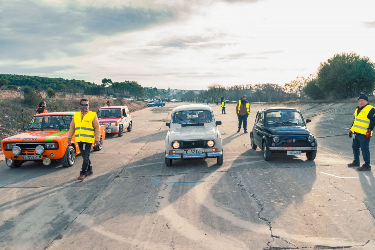 De izquierda a derecha 124D Especial, Renault 4, Fiat 500 y Seat Panda (Autor: Pau Mesas)