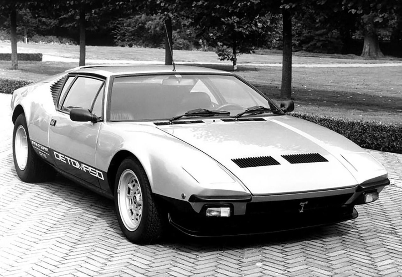 Modelo icónico deportivo italiano De Tomaso Pantera