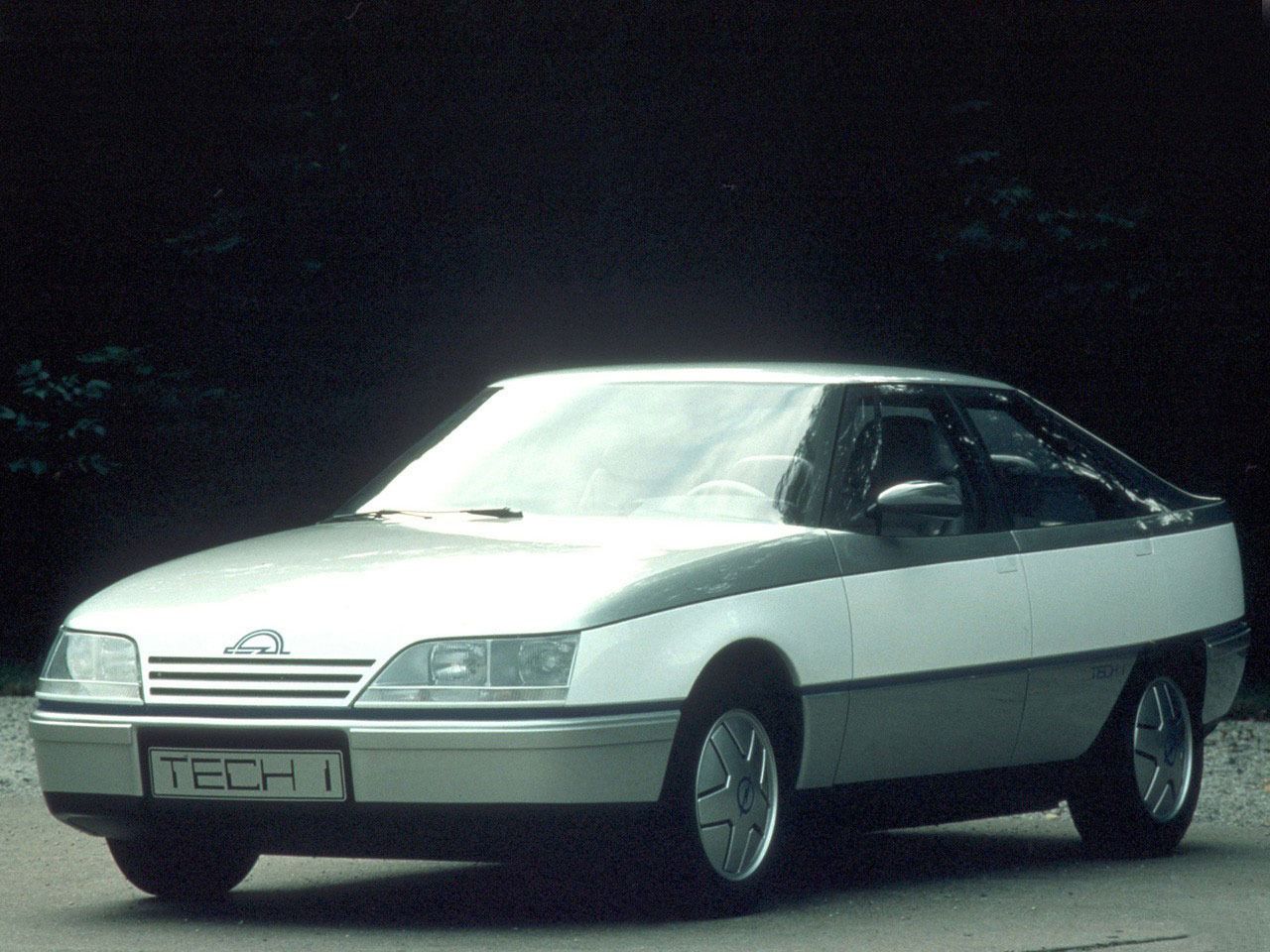 El primer proyecto de Bangle en Opel fue el prototipo Tech 1 Concept