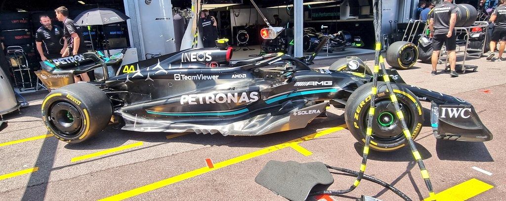 Nuevos pontones del Mercedes W14