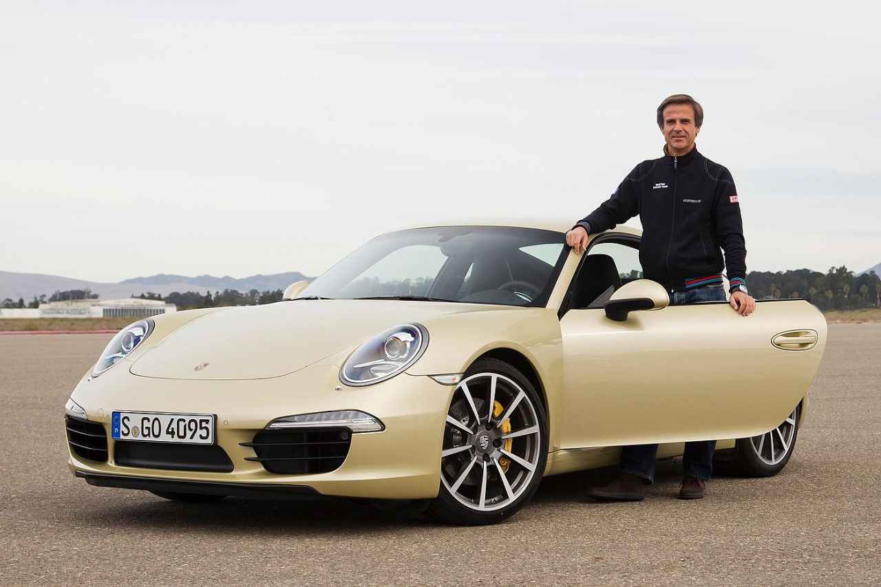 Mauer al lado del primer modelo 911 diseñado a su cargo