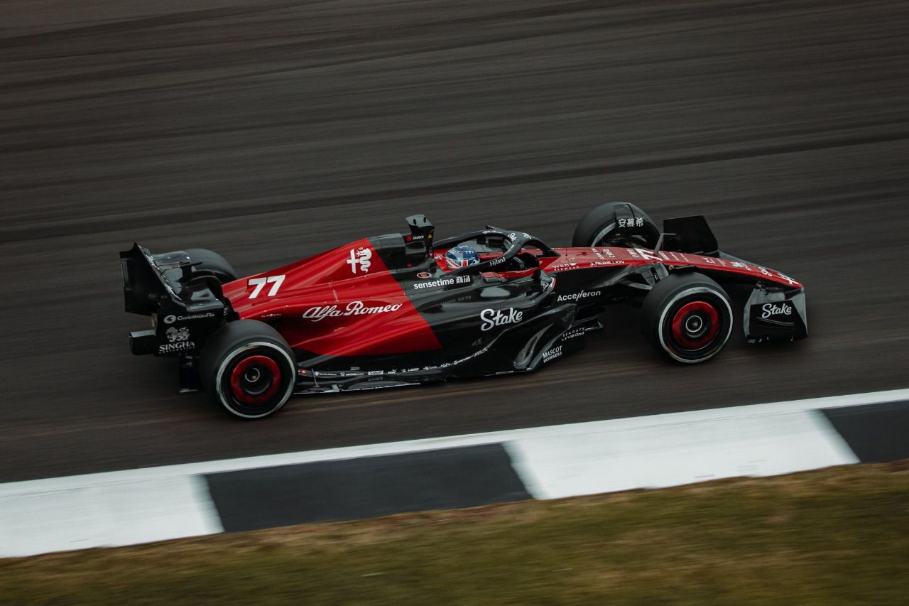 Valteri Bottas con el C43 en el GP de Silverstone 2023