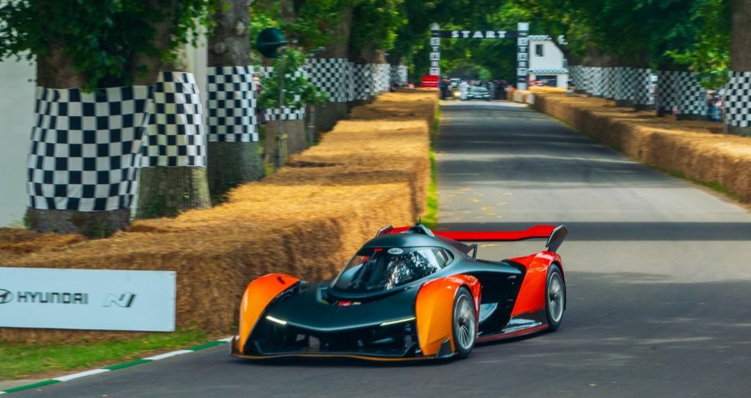 McLaren Solus GT debutando en su prueba dinámica en el evento Goodwood Festival of Speed