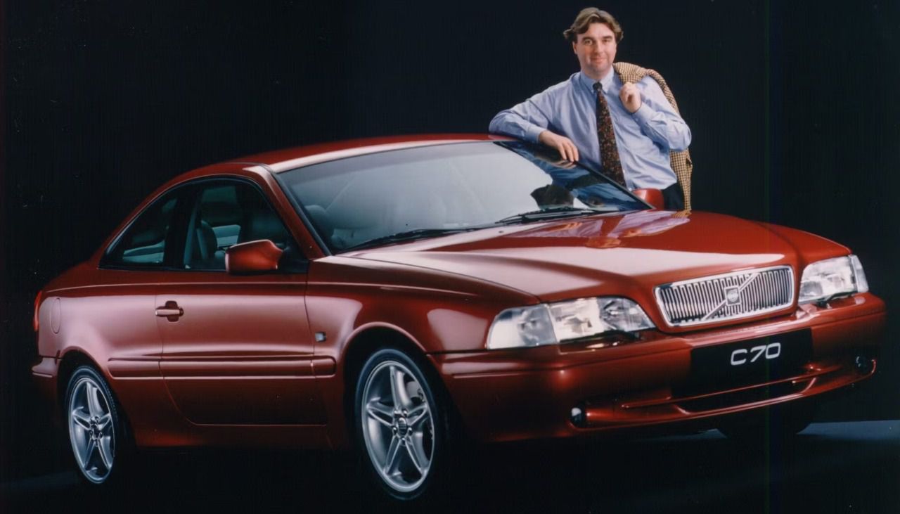 Modelo exitoso Volvo C70 con sus características nervaduras a las que Horbury dio forma