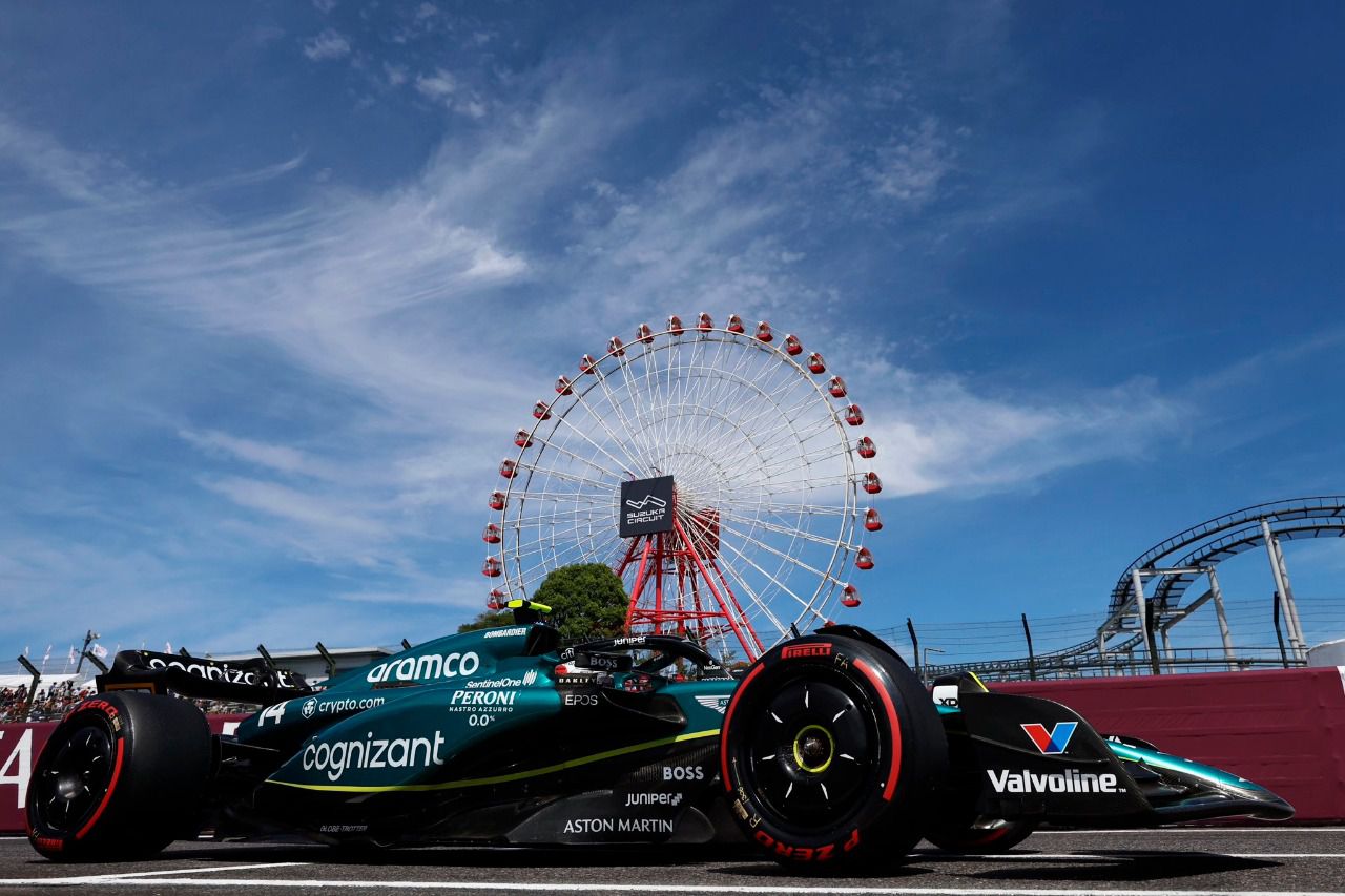 Fernando Alonso al volante del AMR23 en el GP de Japón 2023