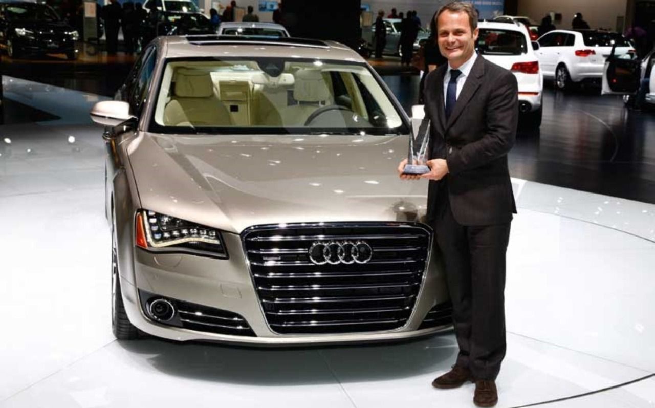 Egger junto al modelo Audi A7 en el Salón del Automóvil de Múnich de 2010