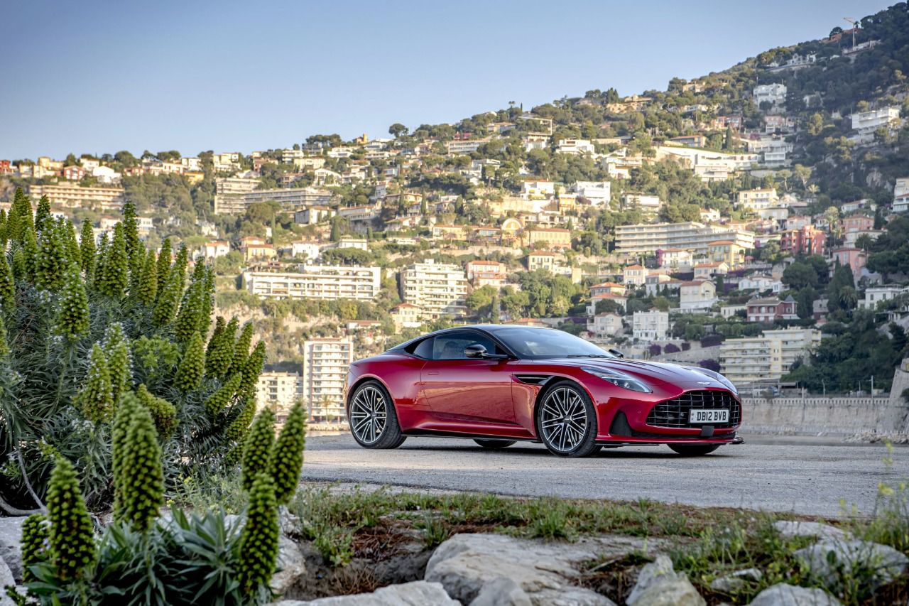 Aston Martin DB12