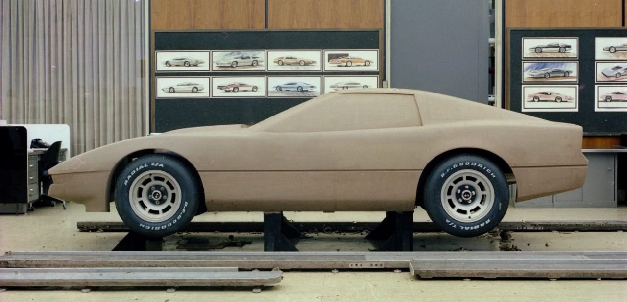 Modelo en arcilla a tamaño real del prototipo Corvette C4