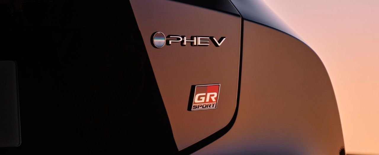 Emblema de la variante Híbrida GR Sport Premiere Edition