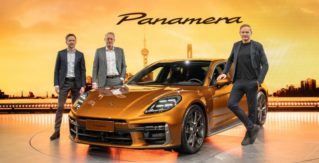 Peter Varga (Director de Diseño Exterior), Detlev von Platen (Jefe de Ventas y Marketing) y Oliver Blume (CEO de Porsche)