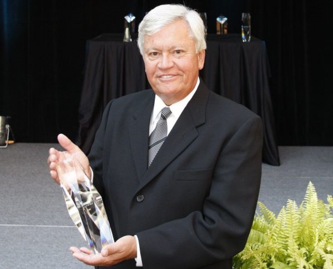 Tom Gale galardonado con el premio del Salón de la Fama del Automóvil de Dearborn 