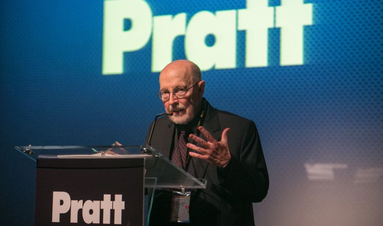 Bill Porter impartiendo conferencias en el Instituto Pratt de Brooklyn