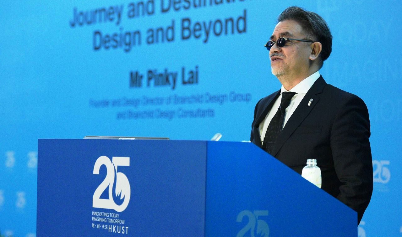 Lai recibiendo el premio Lifetime Achievement Award otorgado por el Centro de Diseño de Hong Kong