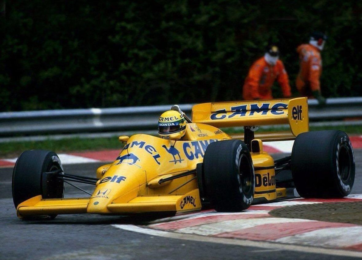 Ayrton Senna a los mandos del Lotus 99T