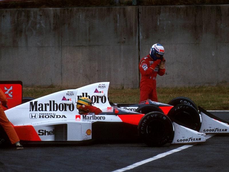 Ayrton Senna y Alain Prost tras colisionar en el GP de Japón 1990