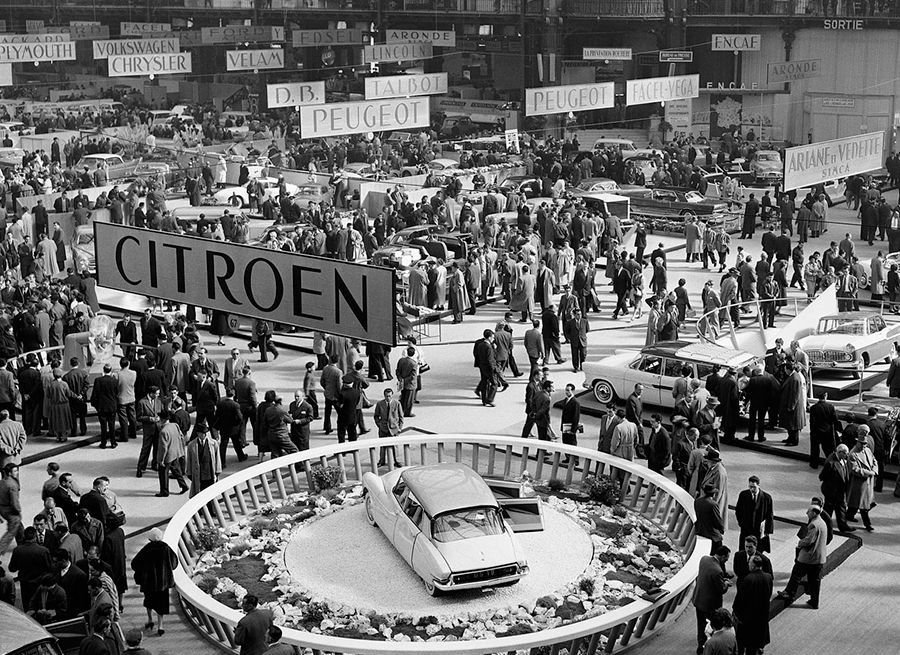 PRESENTACIÓN DEL CITROEN DS EN EL SALON DE PARIS 1955