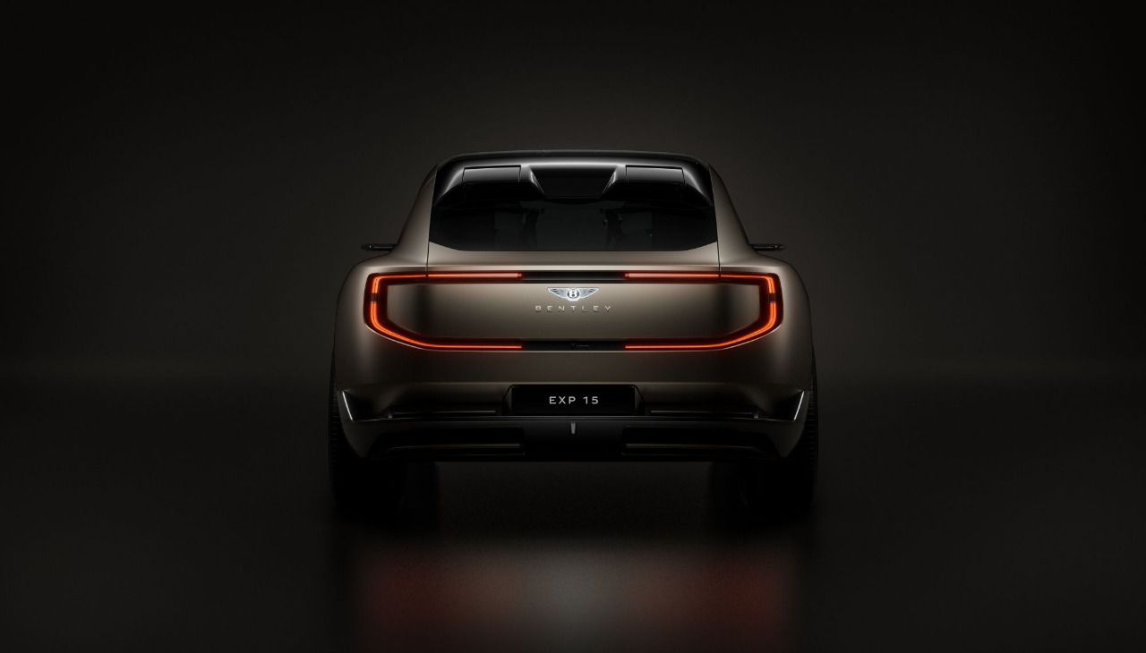 Trasera del Bentley EXP 15