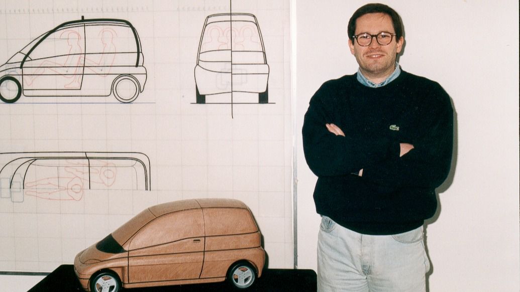 Francesc Arenas con sus primeros proyectos de diseño automotriz