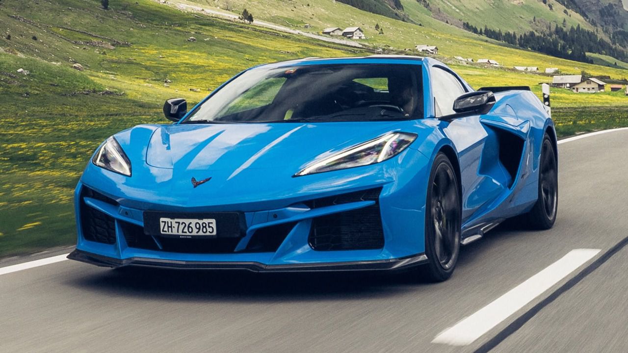 El nuevo modelo híbrido de Corvette combina la tecnología electrificada