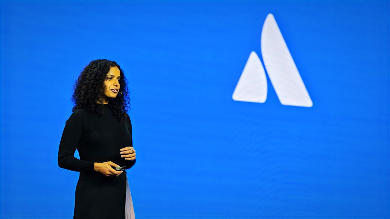 Anu Bharadwaj, presidenta de Atlassian, ha aprovechado su intervención en Team 25' Europe para despedirse, ya que en agosto anunció su dimisión que será efectiva a finales de año