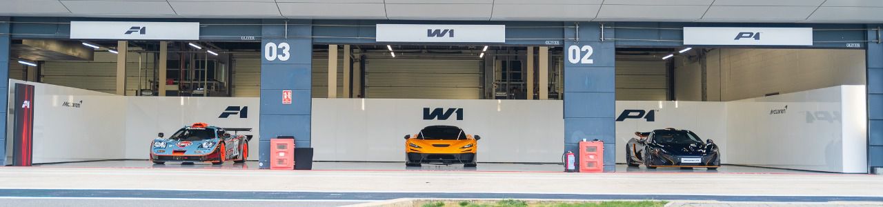 De izquierda a derecha: McLaren F1 GTR Long Tail #25R, McLaren W1 y McLaren P1 GTR. (Autor: Alvaro Muro))