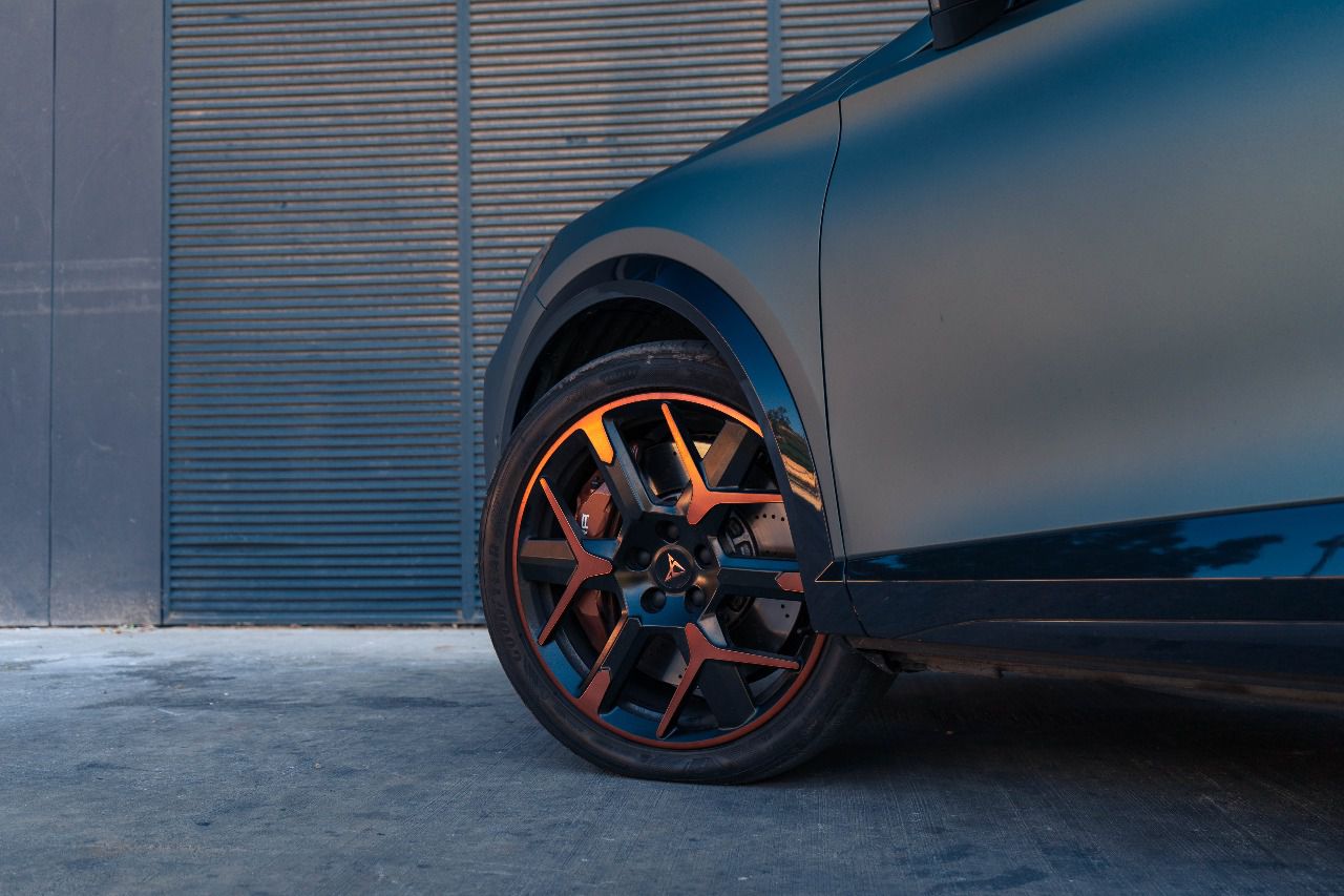 Llantas de 19' escondiendo los 6 pistones de Akebono (Autor: Pau Mesas)