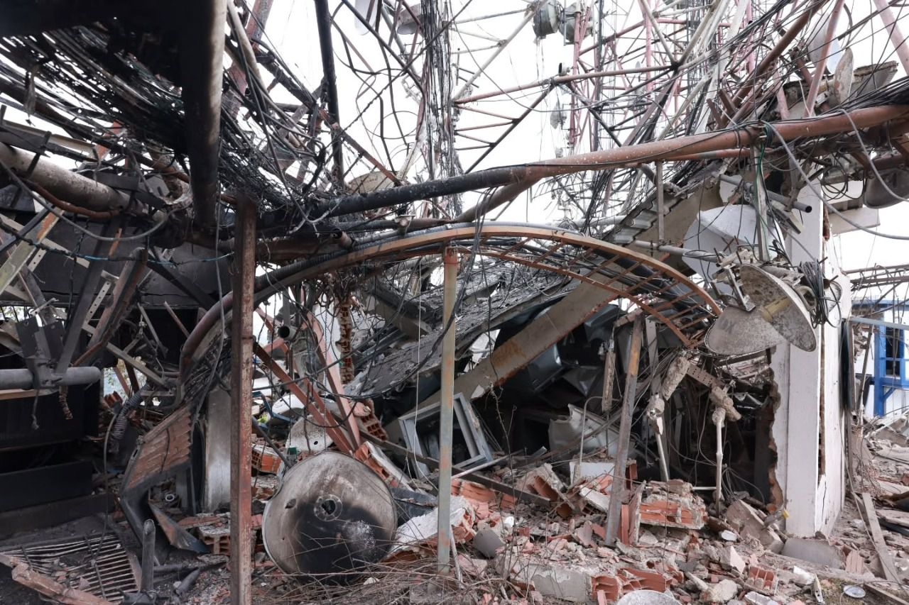 Una central de telecomunicaciones destruída por los bombardeos estadounidenses. Autor: CONATEL