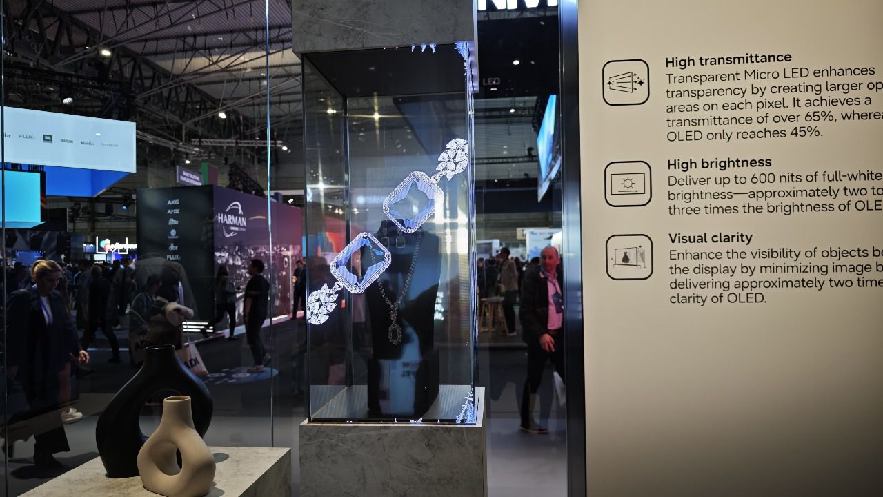 Samsung ya comercializa sus paneles transparentes en España con presencia en marcas de lujo