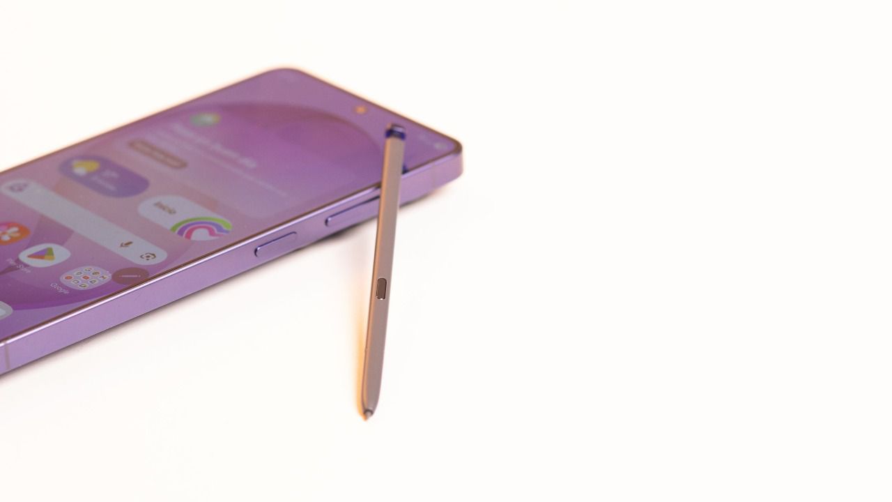 El Galaxy S26 Ultra mantiene el S Pen como complemento de productividad. Fuente: Daniel Quesada