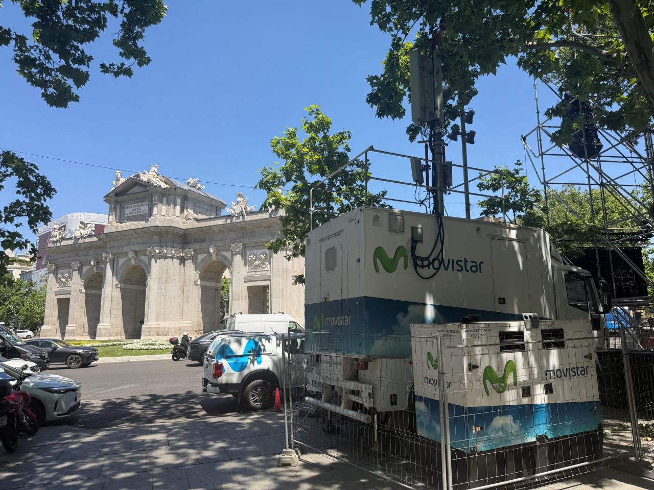 Unidad móvil de Telefónica operativa en la Puerta de AlcaláFuente: Telefónica
